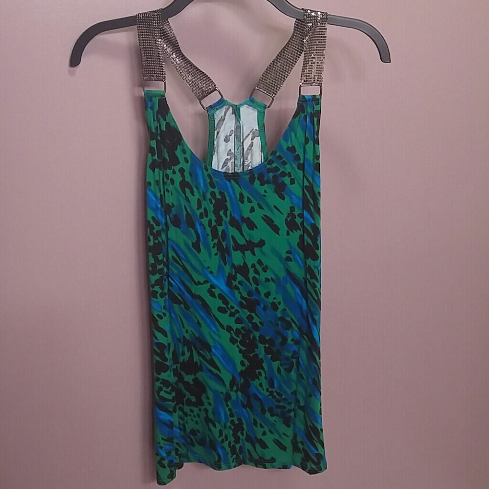 Abstract print tank with metal detailing